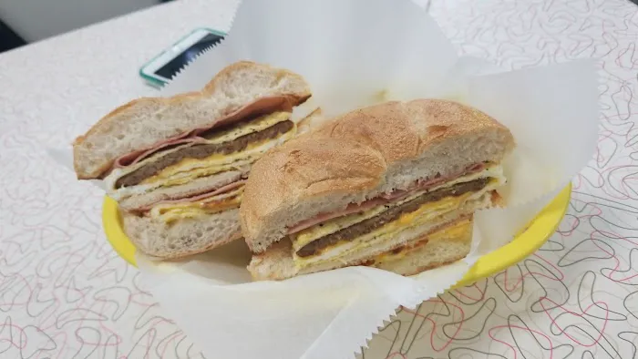 ANDERSON BAGEL & DELI Picture 8