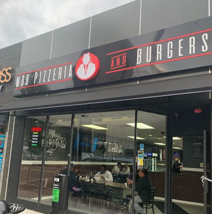 Mob pizzeria and burgers Picture 10
