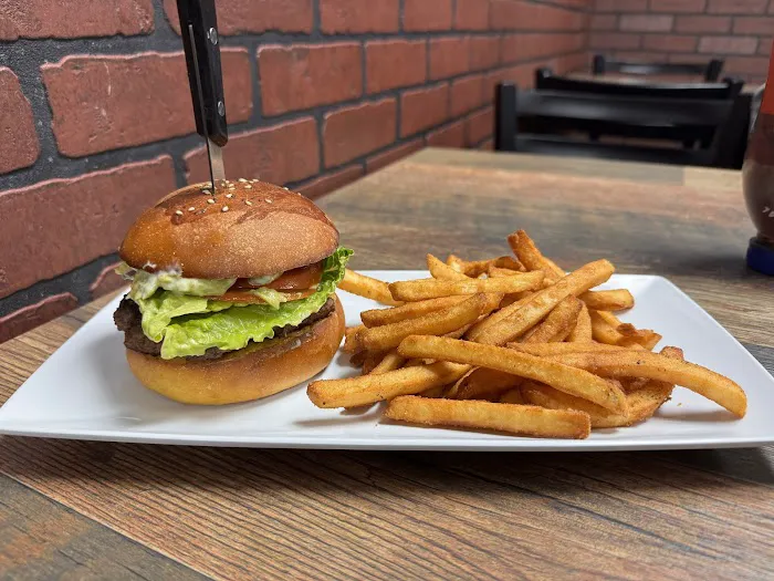 Mob pizzeria and burgers Picture 2