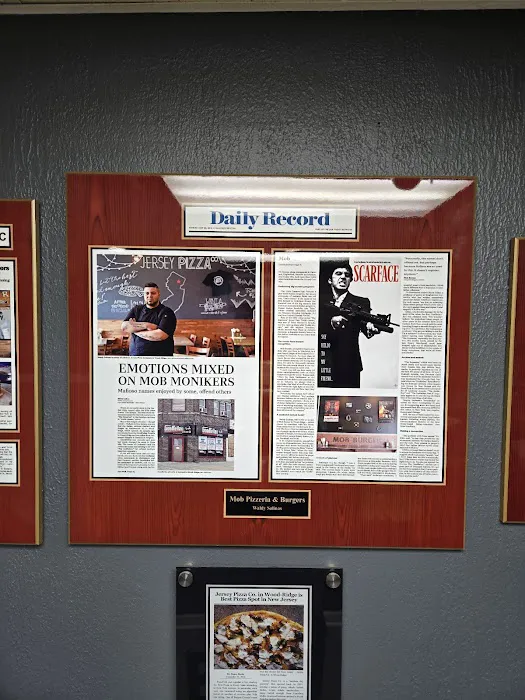 Mob pizzeria and burgers Picture 1