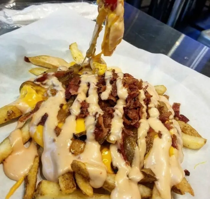 Mob pizzeria and burgers Picture 6