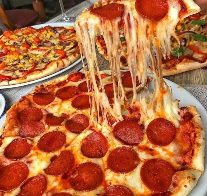 Mob pizzeria and burgers Picture 3