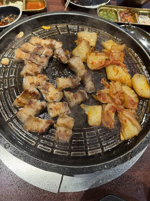 음메꿀꿀 Moo & Oink Korean BBQ Restaurant Picture 7