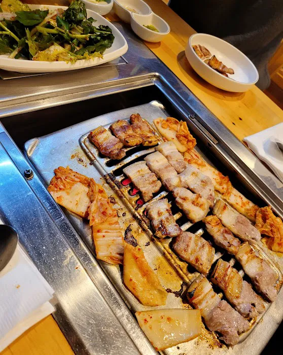 Deh Gee Koom Restaurant 돼지꿈 Picture 5