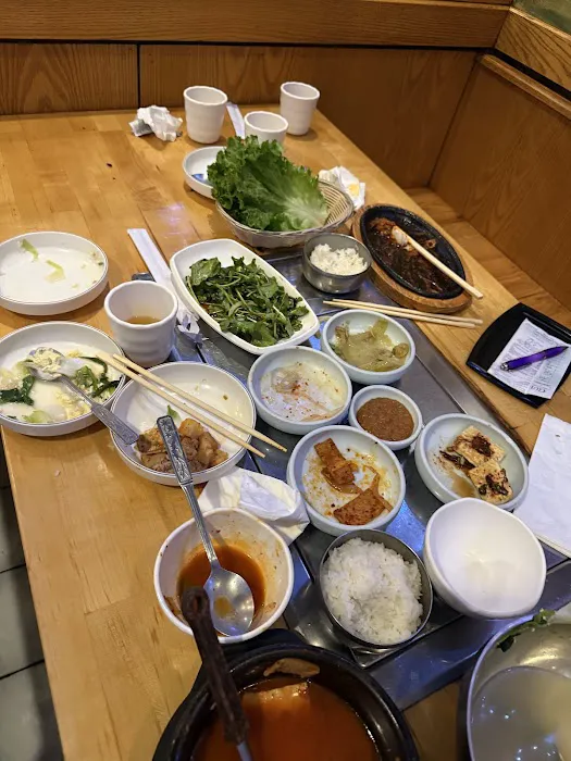 Deh Gee Koom Restaurant 돼지꿈 Picture 8