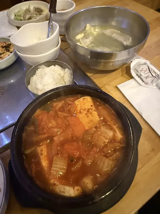 Deh Gee Koom Restaurant 돼지꿈 Picture 7