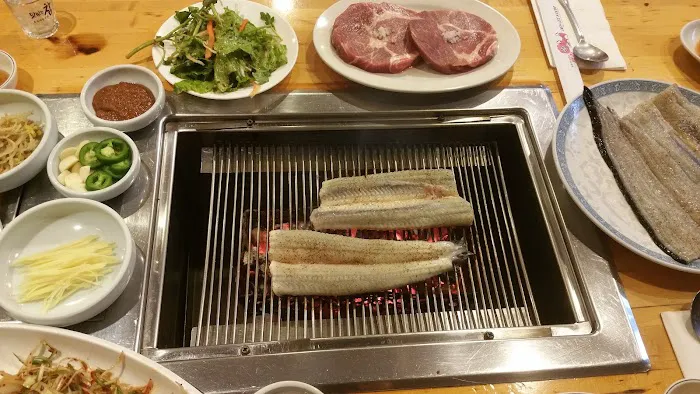 Deh Gee Koom Restaurant 돼지꿈 Picture 6