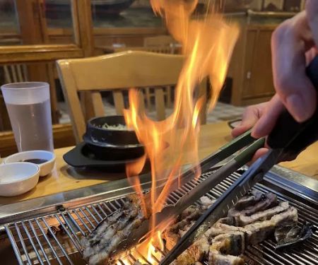Deh Gee Koom Restaurant 돼지꿈
