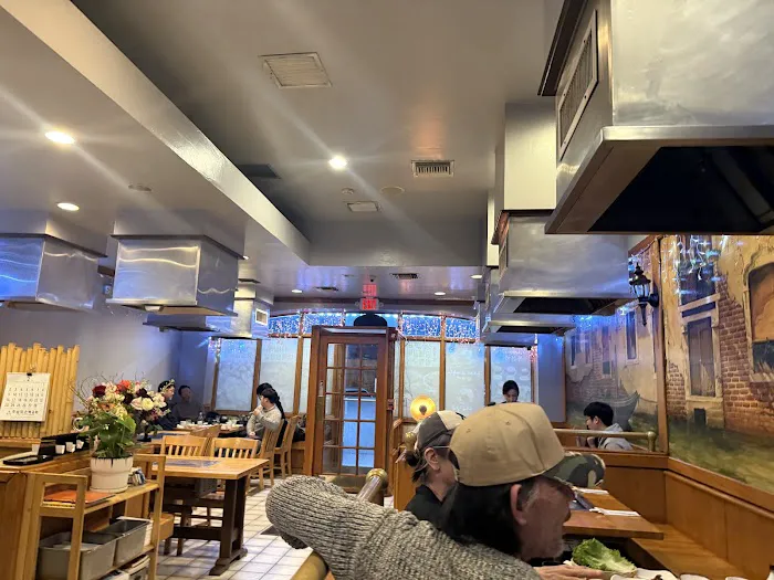 Deh Gee Koom Restaurant 돼지꿈 Picture 9