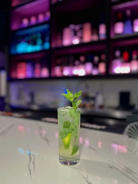 The TOP Bar Lounge & karaoke Picture 5