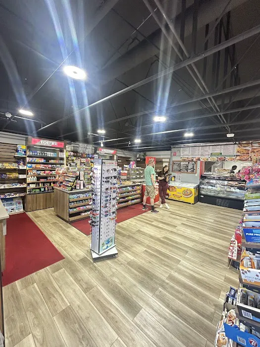Quick Run Food Mart & Grill Picture 4