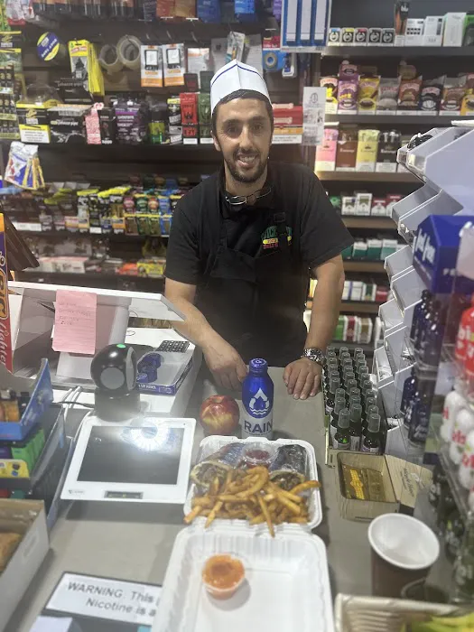 Quick Run Food Mart & Grill Picture 8
