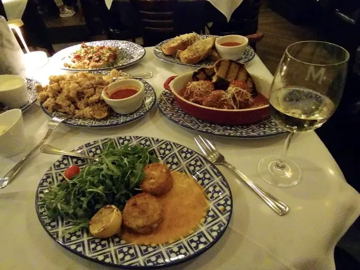 Maggiano's Little Italy Picture 3