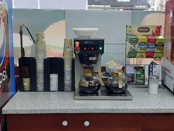 Supreme Deli & Grocery Picture 3