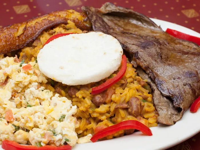 Sabor Restaurant & Bakery Picture 9