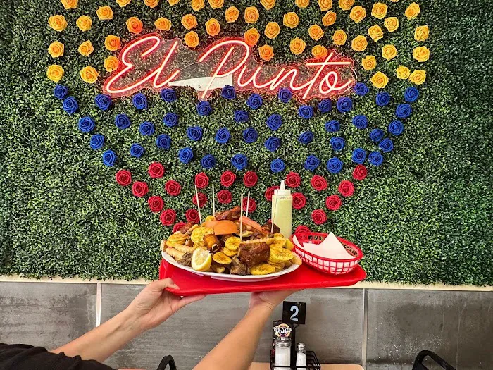 El Punto Bakery & Restaurant Picture 7