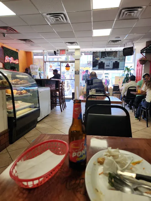 El Punto Bakery & Restaurant Picture 5