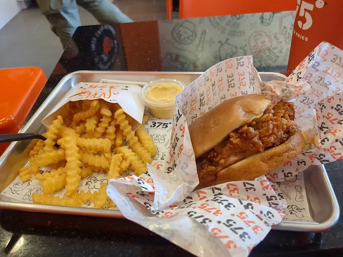 375º Chicken 'n Fries Picture 10