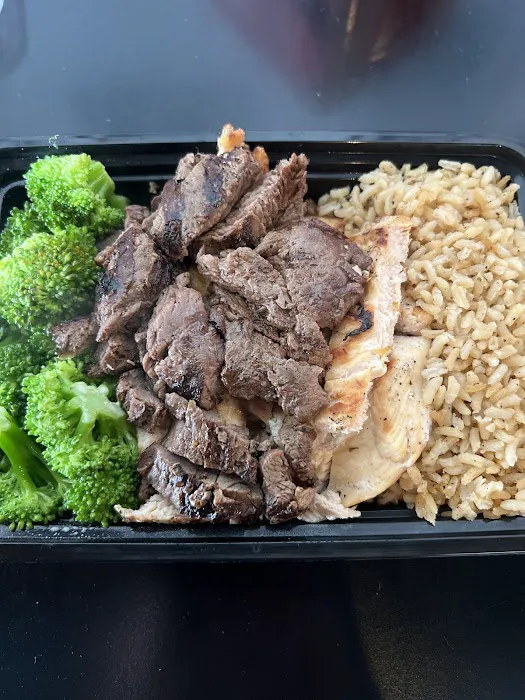 Muscle Maker Grill Picture 3