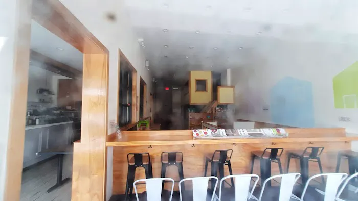 LP CORNER DELI Picture 1