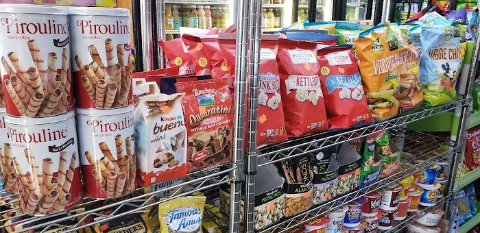 LP CORNER DELI Picture 6