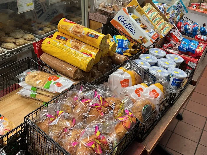 Food Club Deli Bakery & Money Transfer Picture 1