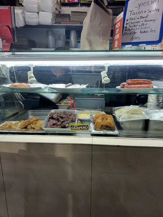 Mirna's Pupuseria Picture 4