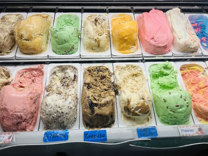Ice Cream House Picture 8