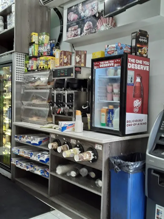 King 18 ave Deli and Grill Picture 2