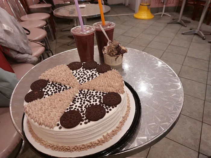 Ice Cream Center Picture 3