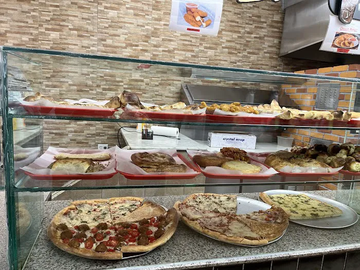 Benny's Famous Pizza Picture 10