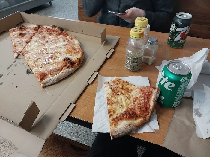 Amnon's Kosher Pizza Picture 1
