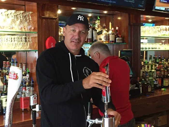 Bulls Eye Sports Pub Picture 5