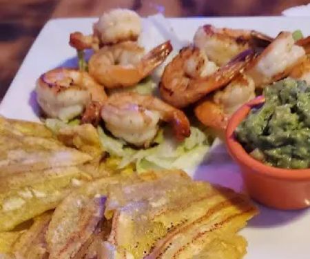 Cañas Restaurant and Bar