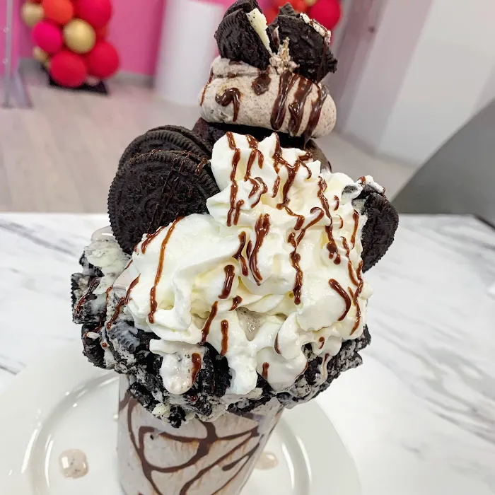 Sweet Treats Delight Bakery Picture 2