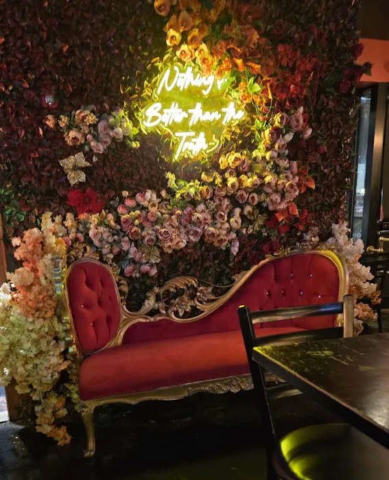 Truth Restaurant and Lounge Picture 6