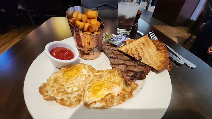 The Palm Bar & Grille Picture 1
