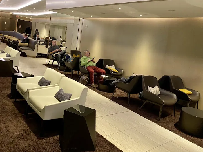 Etihad Airways Lounge Picture 1
