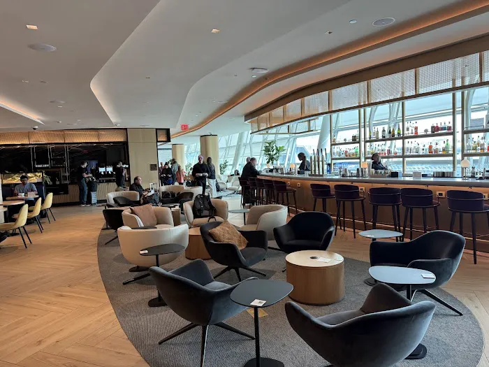Etihad Airways Lounge Picture 9