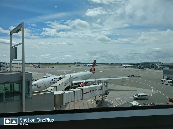 Etihad Airways Lounge Picture 4