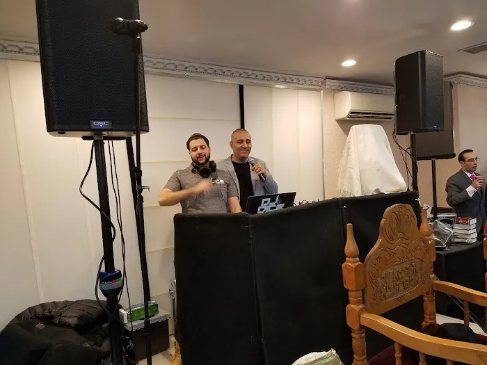 Simcha Palace Glatt Kosher Restaurant Picture 7