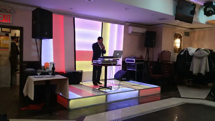 Simcha Palace Glatt Kosher Restaurant Picture 1