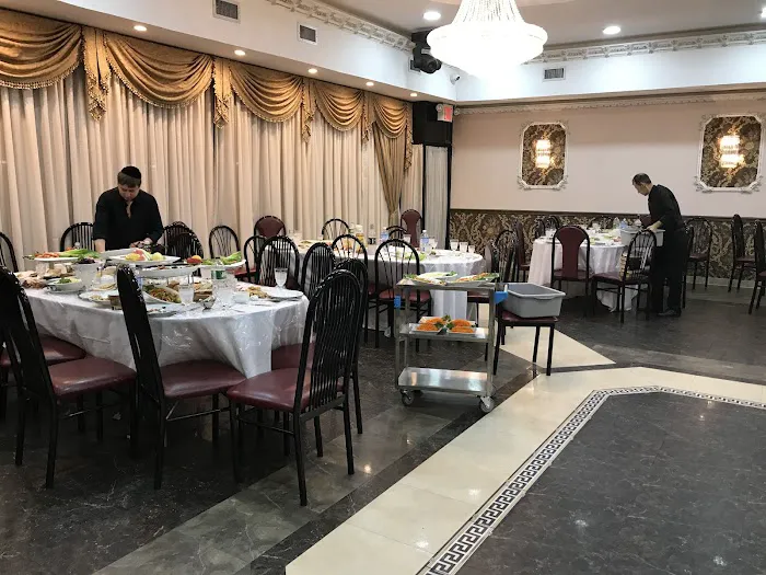 Simcha Palace Glatt Kosher Restaurant Picture 4