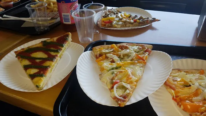 Benjy's Kosher Pizza Dairy Restaurant & Sushi Bar Picture 10