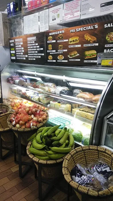 Two Primos Deli & Grocery Picture 4