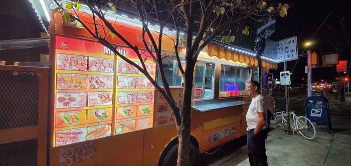Zakis Halal Food Truck Picture 2
