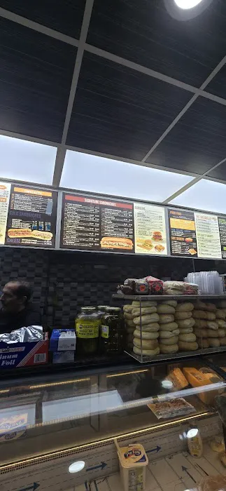 Gourmet Deli Picture 4