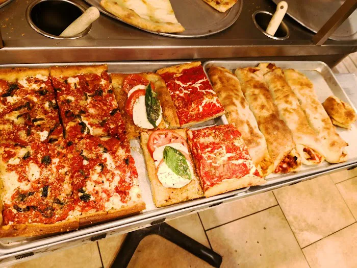 Gino's Pizzeria Picture 4