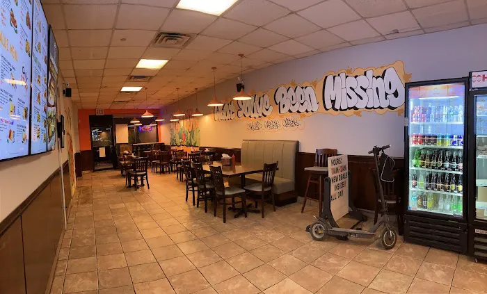 Holy Burger Oakland Gardens Picture 5