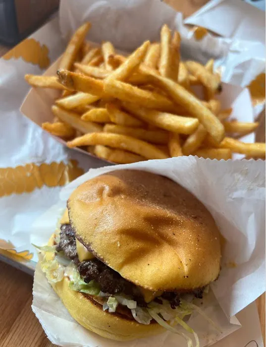 Holy Burger Oakland Gardens Picture 3